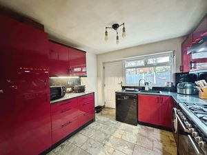 Kitchen- click for photo gallery